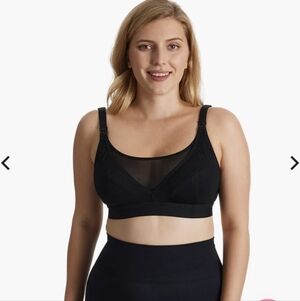 Momcozy Ultra-Soft & Cool Breeze Pumping & Nursing Bra